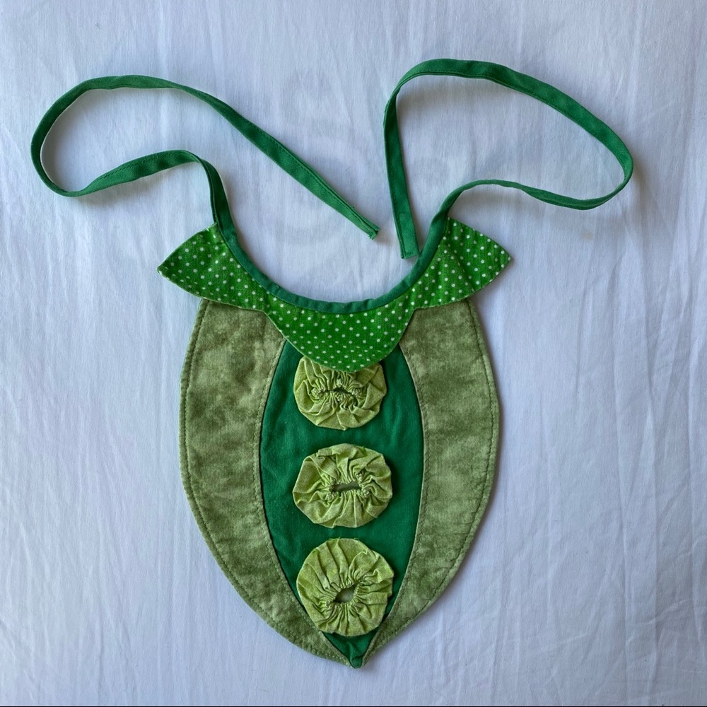Cute Etsy Pea Pod Bib